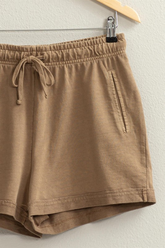 PIGMENT DYED RAW EDGE DETAIL SHORTS